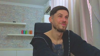 JonahShaw live cam on Cam4