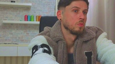 JonahShaw live cam on Cam4