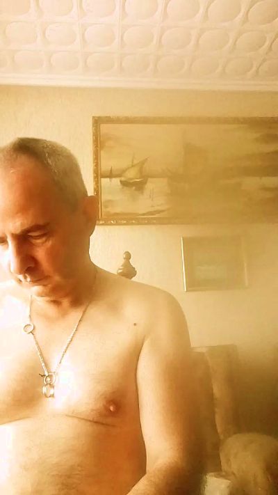 Jongurutz1 live cam on Cam4