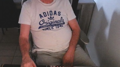Josesoumis live cam on Cam4