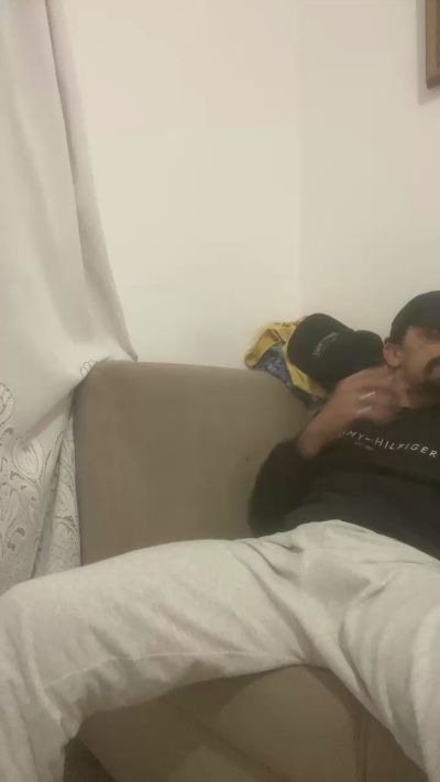 Jovemcwbjlle live cam on Cam4