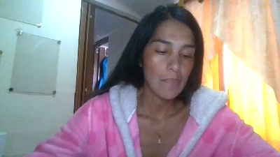 JuanaBrunette7 live cam on Cam4