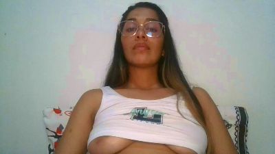 JuanaBrunette7 live cam on Cam4