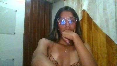 JuanaBrunette7 live cam on Cam4
