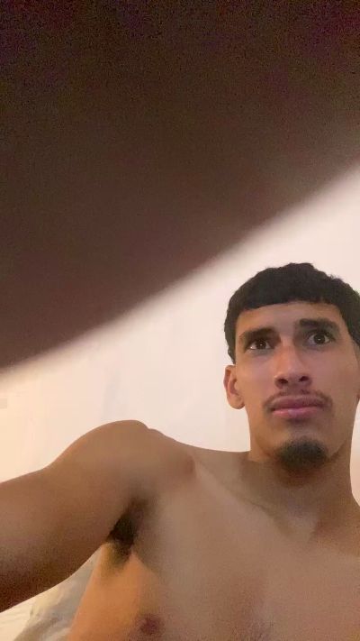 Juanignacioo live cam on Cam4