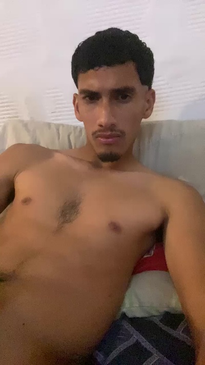 Juanignacioo live cam on Cam4