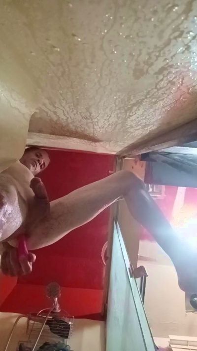 Juiccyj69 live cam on Cam4