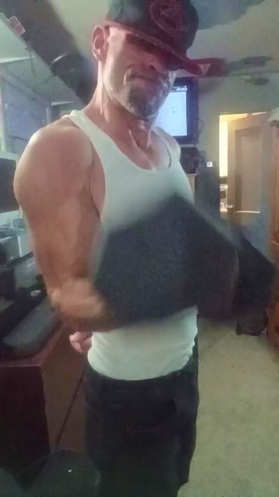 Juiccyj69 live cam on Cam4