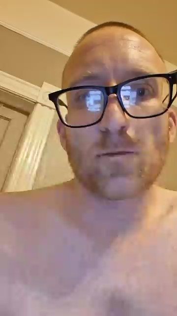 Juicebruce4589 live cam on Cam4