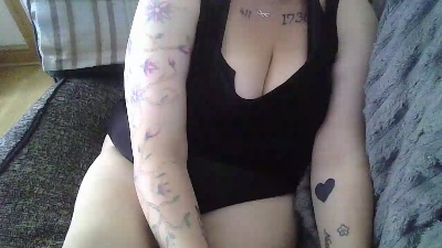 JuicyBlondie37 live cam on Cam4