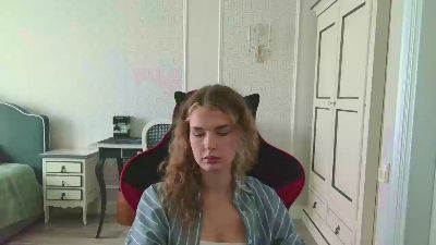 JuleeGausman live cam on Cam4