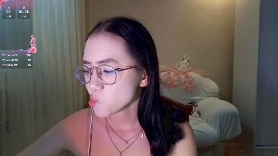 JuliaMaugeri live cam on Cam4