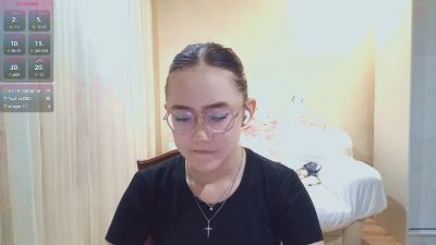 JuliaMaugeri live cam on Cam4