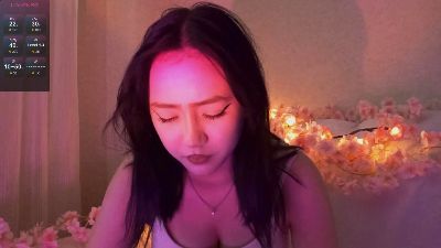 JuliaMaugeri live cam on Cam4