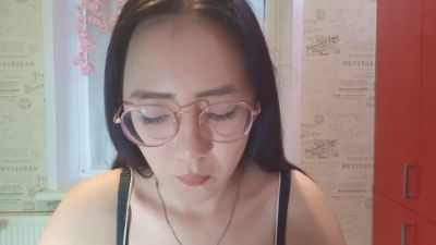 JuliaMaugeri live cam on Cam4