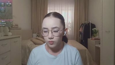 JuliaMaugeri live cam on Cam4
