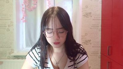 JuliaMaugeri live cam on Cam4
