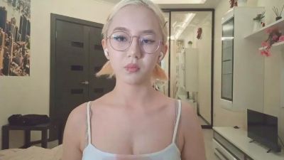 JuliaMaugeri live cam on Cam4