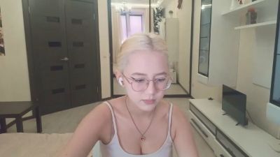 JuliaMaugeri live cam on Cam4