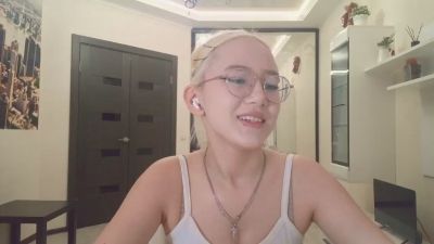 JuliaMaugeri live cam on Cam4