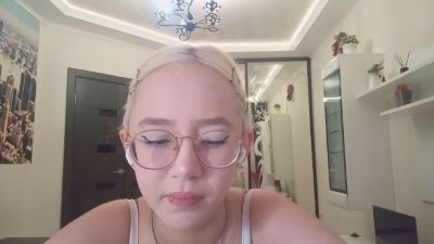 JuliaMaugeri live cam on Cam4