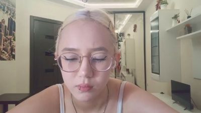 JuliaMaugeri live cam on Cam4