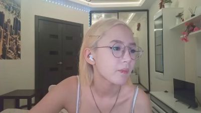 JuliaMaugeri live cam on Cam4