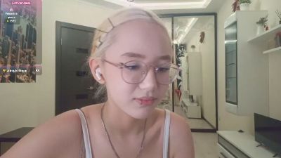 JuliaMaugeri live cam on Cam4