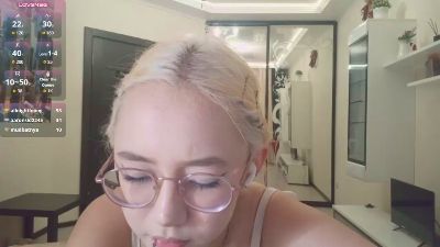 JuliaMaugeri live cam on Cam4