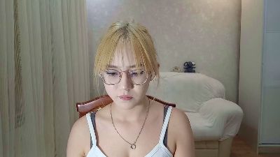 JuliaMaugeri live cam on Cam4