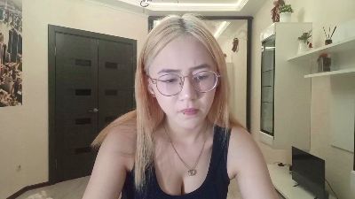 JuliaMaugeri live cam on Cam4