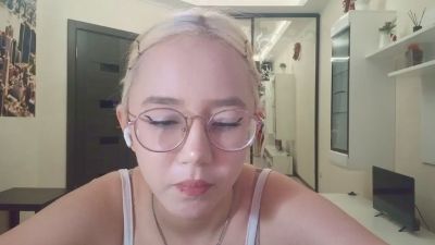 JuliaMaugeri live cam on Cam4
