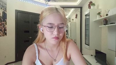JuliaMaugeri live cam on Cam4