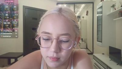JuliaMaugeri live cam on Cam4