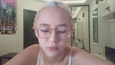 JuliaMaugeri live cam on Cam4