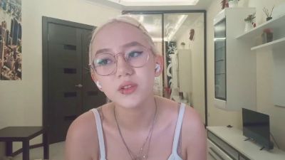JuliaMaugeri live cam on Cam4