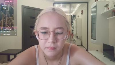 JuliaMaugeri live cam on Cam4