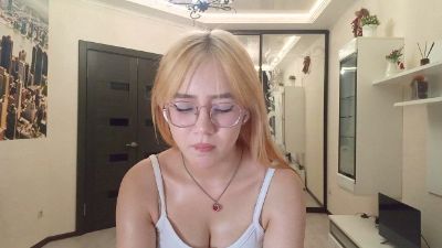 JuliaMaugeri live cam on Cam4