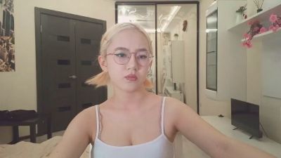 JuliaMaugeri live cam on Cam4