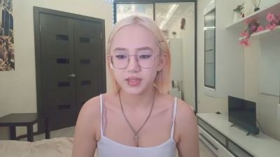 JuliaMaugeri live cam on Cam4