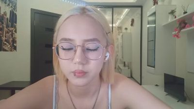 JuliaMaugeri live cam on Cam4