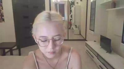 JuliaMaugeri live cam on Cam4