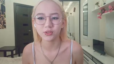 JuliaMaugeri live cam on Cam4