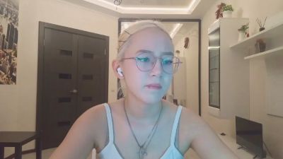 JuliaMaugeri live cam on Cam4