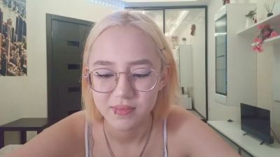 JuliaMaugeri live cam on Cam4
