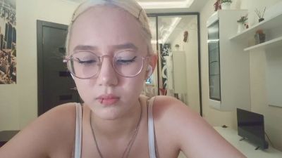 JuliaMaugeri live cam on Cam4
