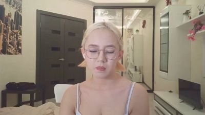 JuliaMaugeri live cam on Cam4