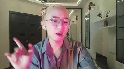 JuliaMaugeri live cam on Cam4