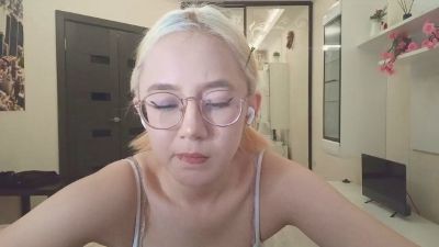 JuliaMaugeri live cam on Cam4