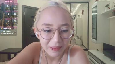 JuliaMaugeri live cam on Cam4